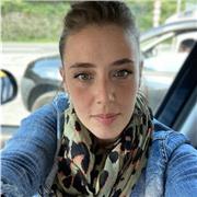 Insegnerei italiano essendo lingua madre e potrei dare delle nozioni di matematica e geometria